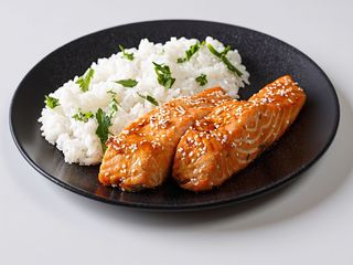 File de Somon in crusta usoara de parmezan servit cu risotto