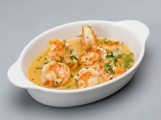 Creveti in sos de coniac cu orez basmati si unt aromatizat  