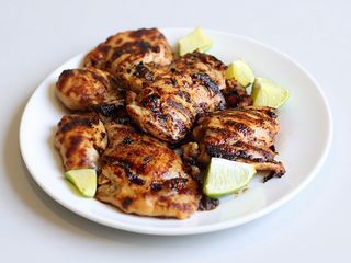 Pulpe de pui la gratar cu mamaliguta si usturoi