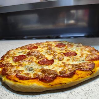 Pizza Salami (mica)