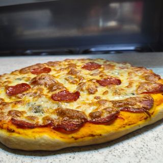Pizza Salami (medie)