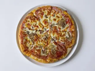 Pizza Cinque Formaggi  (medie)
