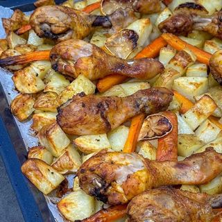 Cartofi la cuptor cu carne de pui