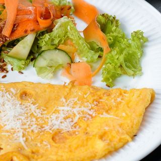 Omleta cu parmezan si mix de salata  (280g)