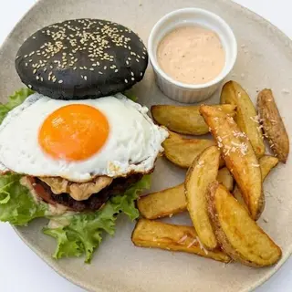 Egg Burger &cartofi wedges