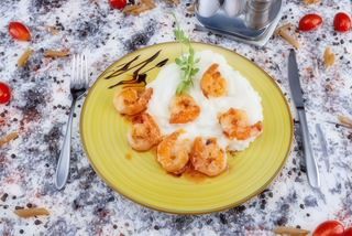 Creveti cu sos dulce-picant si orez cremos