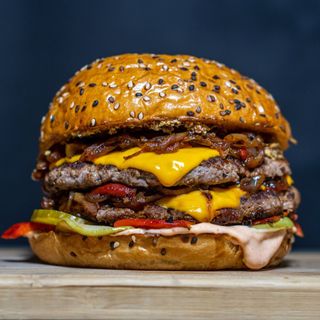 Dublu cheeseburger de vita