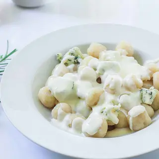 Gnocchi cu broccoli si gorgonzola