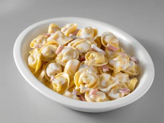 Tortellini cu smantana si sunca