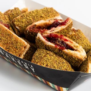 Kurtos Unt de arahide si dulceata zmeura