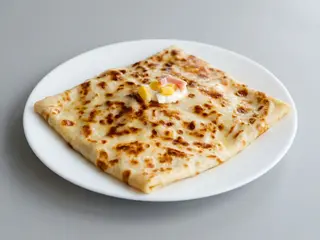 21.Clătită cu cremă de brânză, șuncă slabă, porumb