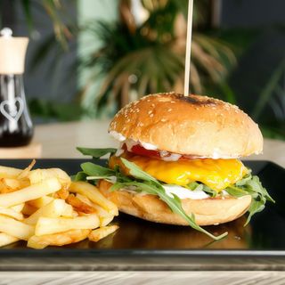 Burger de vită cu gorgonzola 