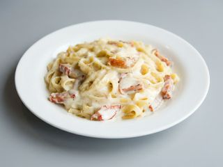 Tagliatelle cu bacon, sos alb, parmesan