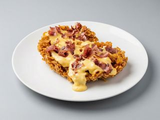 NOU! Șnitel crispy cu ceddar și bacon