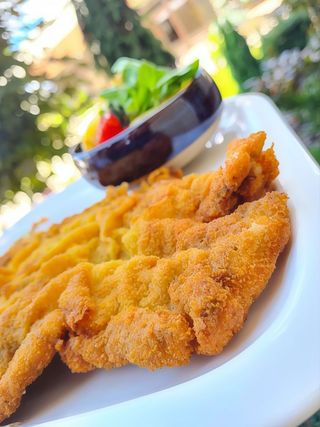 Snitel de vita cu cartofi wedges