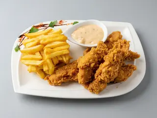 Crispy de pui cu cartofi prăjiți 