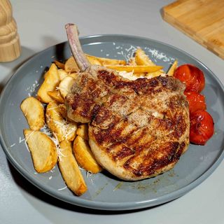 Cotlet de porc tomahawk