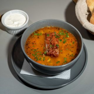 Ciorba de fasole boabe cu costita afumata