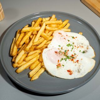 Cartofi prăjiți cu ochiuri