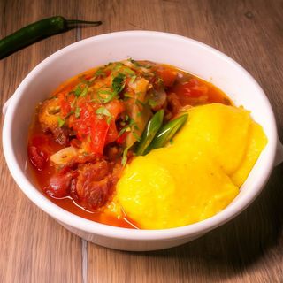 Saramură de pui cu mămăliguță