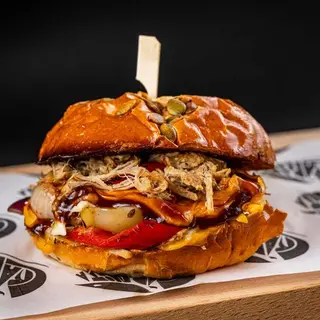 Pulled Pork Burger-Burger din Carne de porc facuta franjuri
