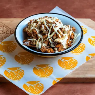 Loaded Fries Chicken Chedar-Cartofi prajiti cu carne de pui si sos chedar