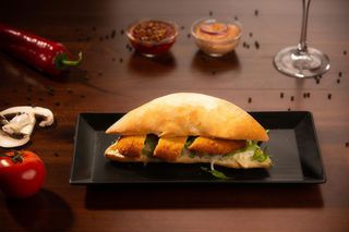 Sandwich snitel de pui