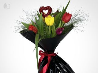 Buchet floral cu lalele