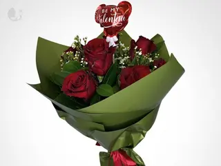 Buchet floral cu trandafiri și salal