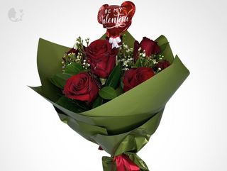 Buchet floral cu trandafiri și salal