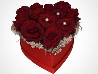 Aranjament floral cu trandafiri