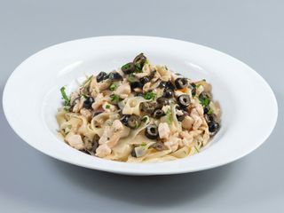 Tagliatele cu pui și măsline