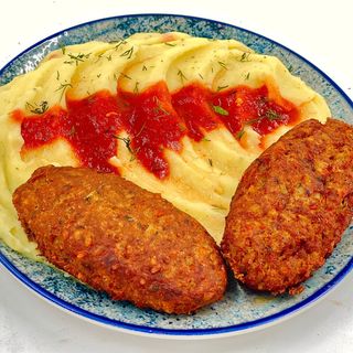 Parjoale de porc cu garnitura la alegere