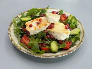 Grilled Halloumi Salad 350g