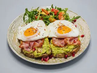 Bacon, Avocado & Fried Eggs Toastie 280g