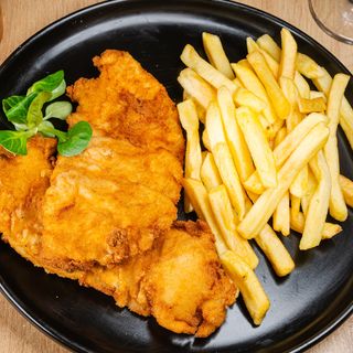 Șnițel de pui cu cartofi