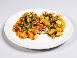 Piept de pui cu ciuperci și sos alb sau roșu