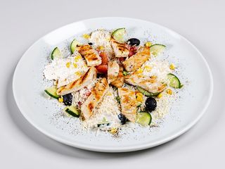 Salată de pui cu dressing