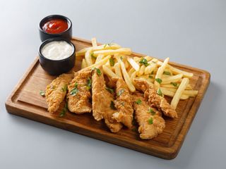 Meniu Pui Shanghai cu cartofi prăjiți și maioneza cu usturoi