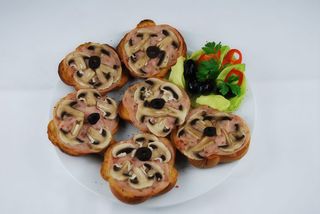 Tartine cu sunca si ciuperci bruschet