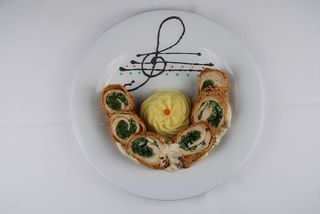 Rulou de curcan in crusta de susan cu parmezan