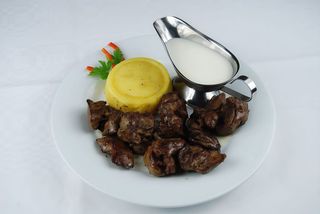 Ficatei de pui cu mamaliguta si mujdei