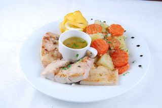 File de salau cu sos mediteranean