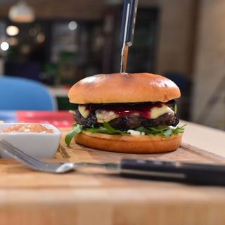 Cram - brie + cartofi prajiti + sos