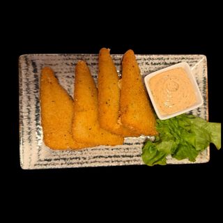 Cașcaval pane cu sos cocktail