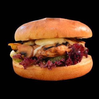 Grilled chicken burger + cartofi prajiti + sos