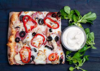 Pizza la felie Quattro Stagioni