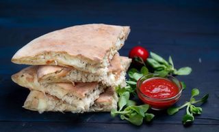 Pizza sandwich cu pui