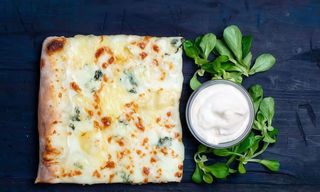 Pizza la felie Quattro Formaggi