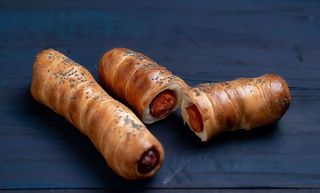 Covrig cu carnat picant